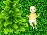 Игра Младенец в Жёлтом Строит Ёлочку Игра Младенец в Жёлтом Строит Ёлочку